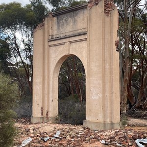 Ruin: Mt Palmer Hotel