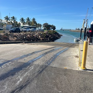 Townsville, Sir Leslie Thiess Drive (Downstream)