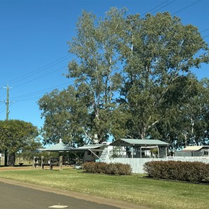 Roses ‘N’ Things Caravan Park and Tea Garden