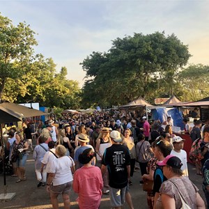 Mindl Beach Sunset Markets