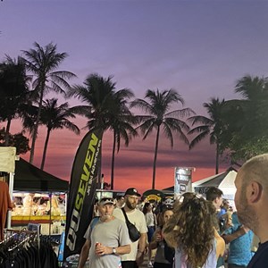 Mindl Beach Sunset Markets