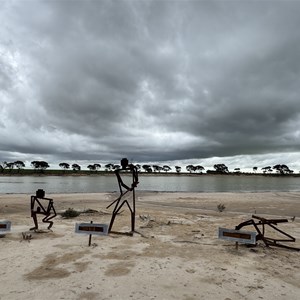 Statues Lake - Kondinin