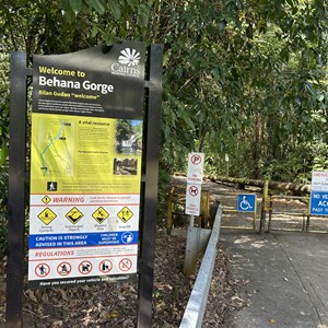 Bethune Falls Trailhead Carpark