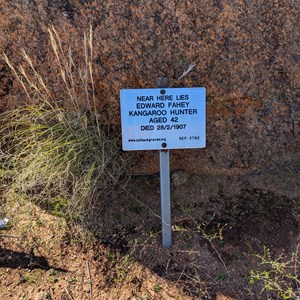 Chinaman Rock graves