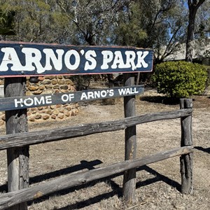 Arno’s Wall
