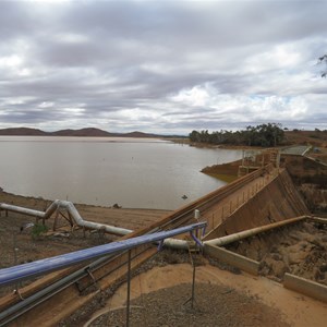 Ungated concrete spillway