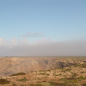 Fogfall over cliff
