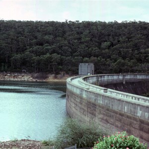 Concrete arch dam wall