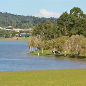 Lake Tinaroo 