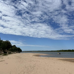 King Ash Bay Fishing Club Camping & Caravan Park