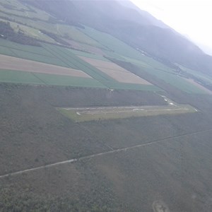 Runway orientation is 14/32, 47' above sea level, 1000 metres long, unsealed