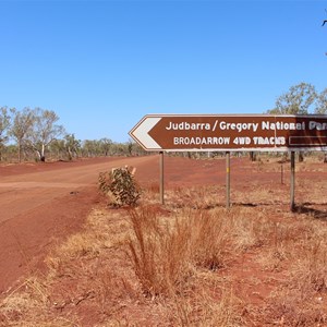 Turn off to Broadarrow Track from the Buntine Highway