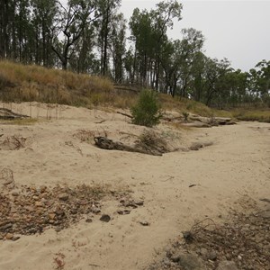 Sandy bed of the Maranoa(west branch) below the Glass