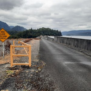 Dam crest traffic control