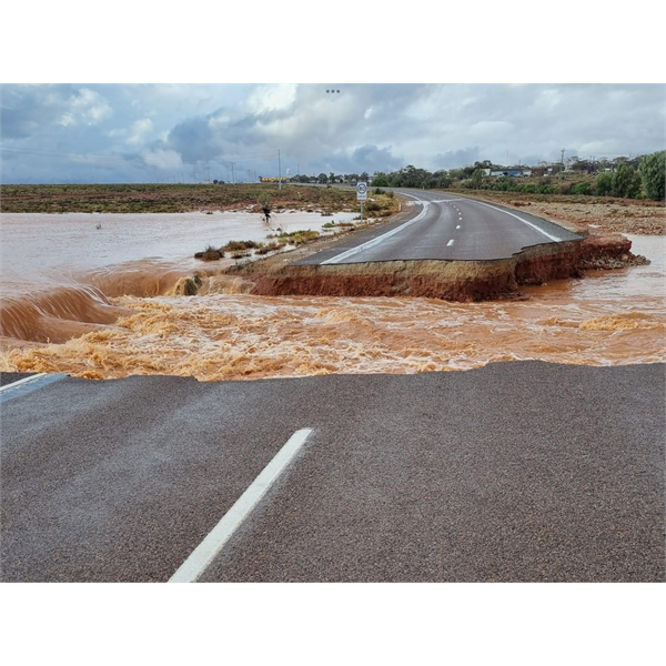 Main Pimba - Woomera road washed away